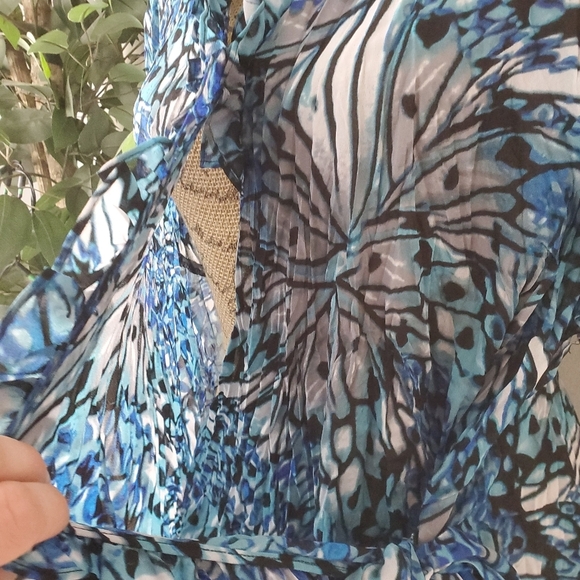 East 5th Women’s Deep Blue Ruffle Wrap Blouse Size 1X Plus Size Butterfly - Picture 4 of 10